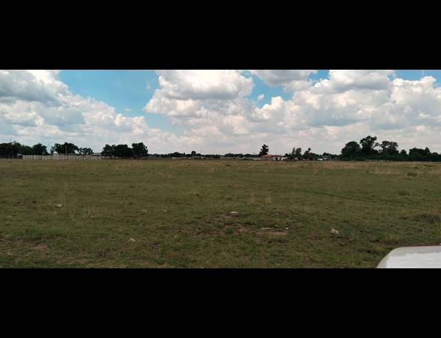 26,475M² VACANT LAND FOR SALE IN BOLTONWOLD